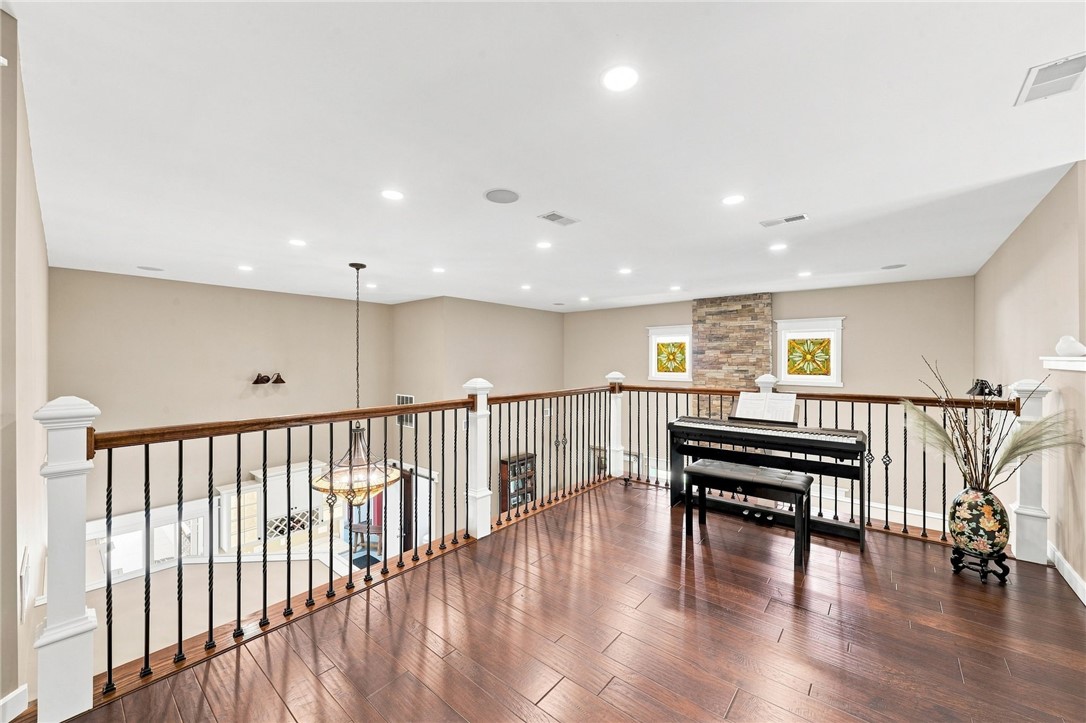 2215 Hyland Rd