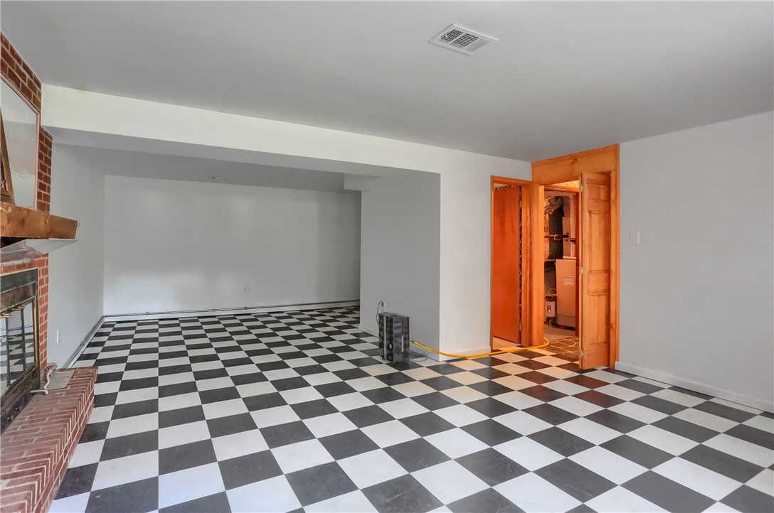 1557 Lenora Dr