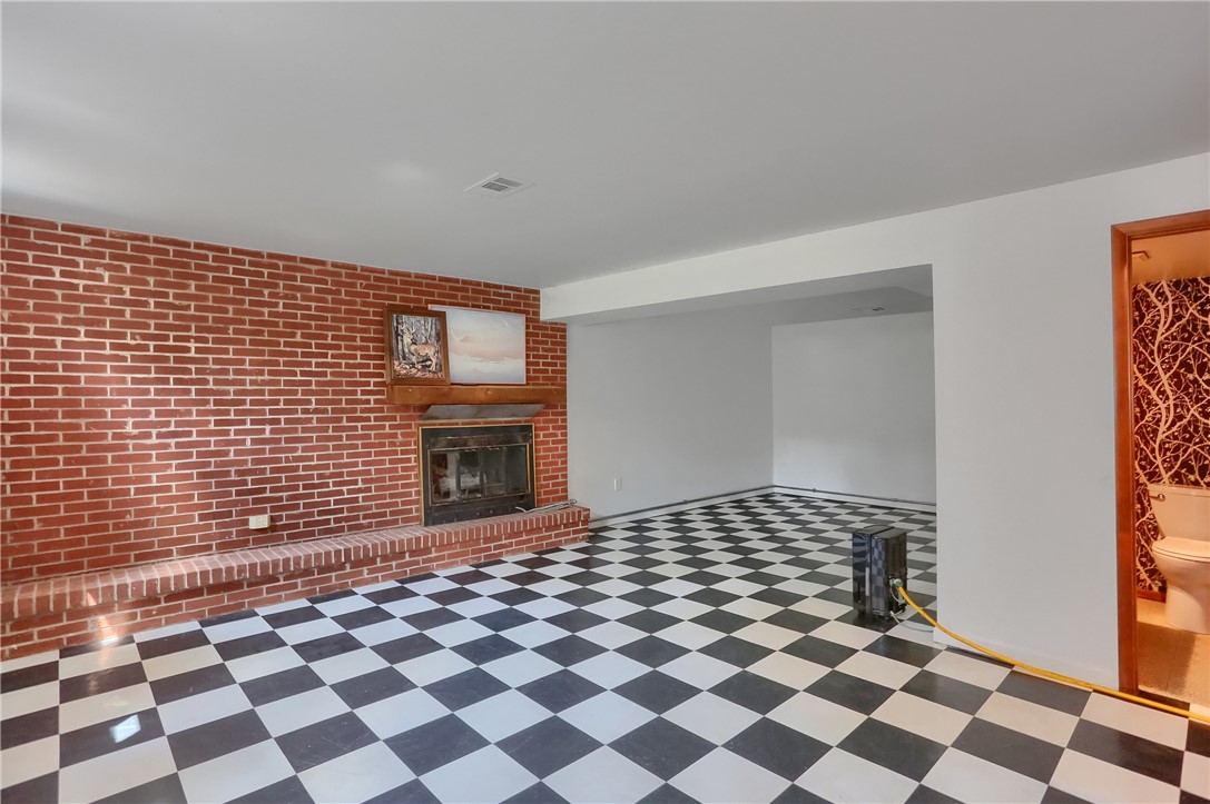 1557 Lenora Dr