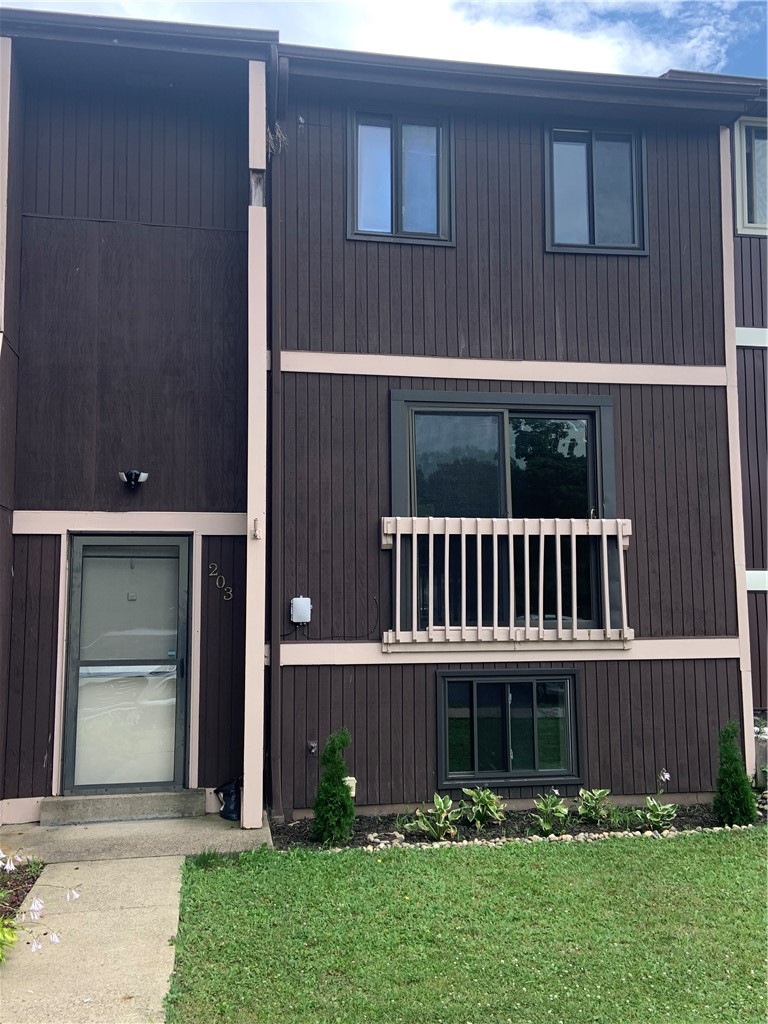 203 Parkwood Dr