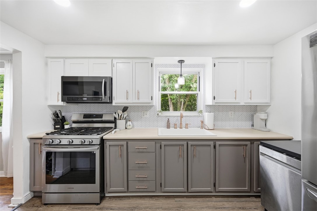 23 Pioneer Avenue