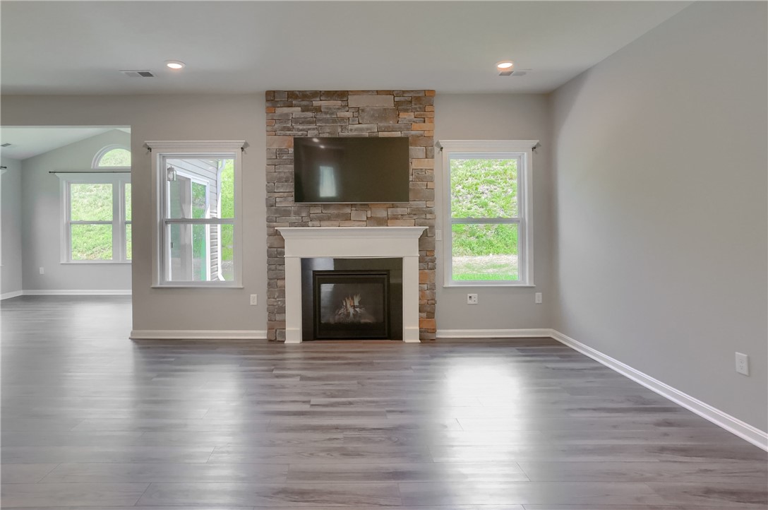 107 Deana Dr