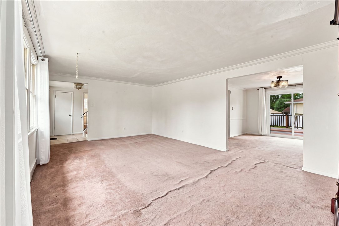 102 Greylock Dr