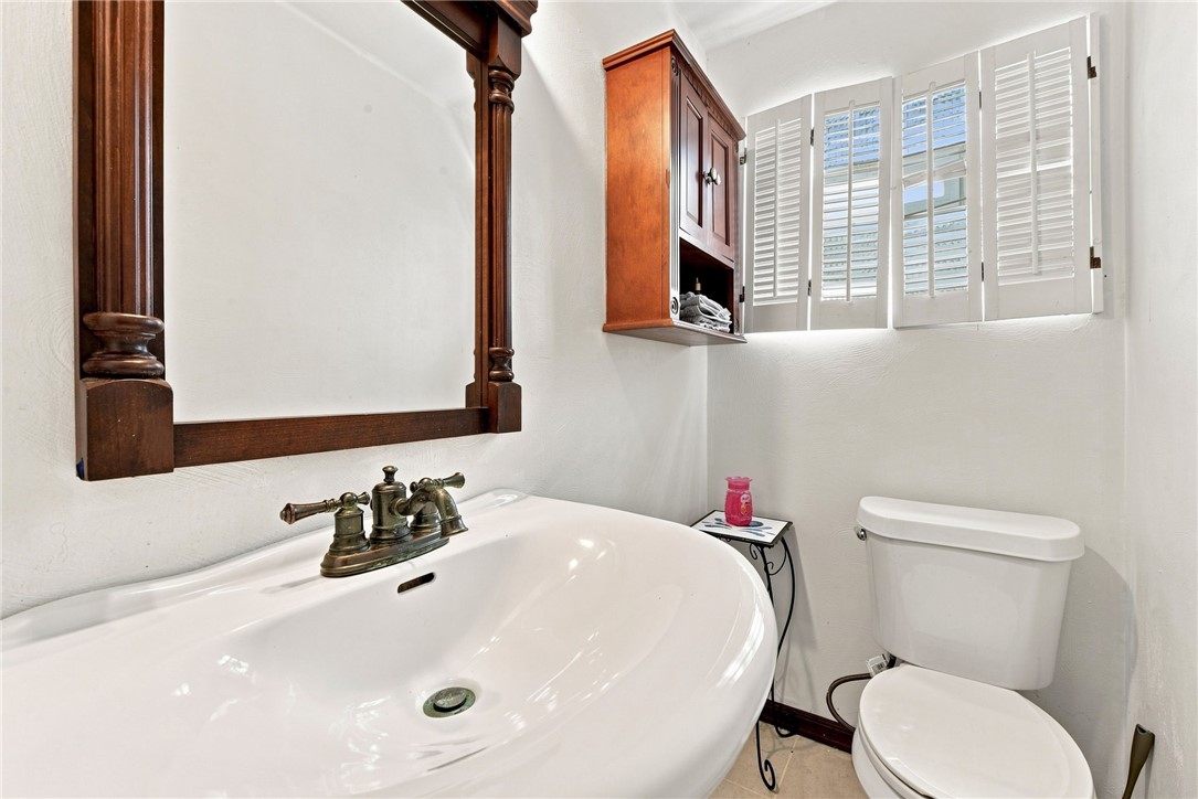 102 Greylock Dr