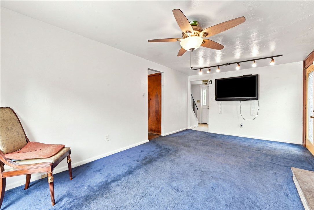 102 Greylock Dr