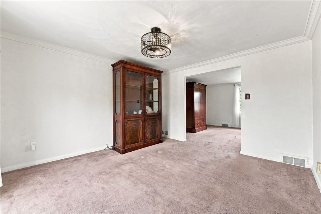 102 Greylock Dr