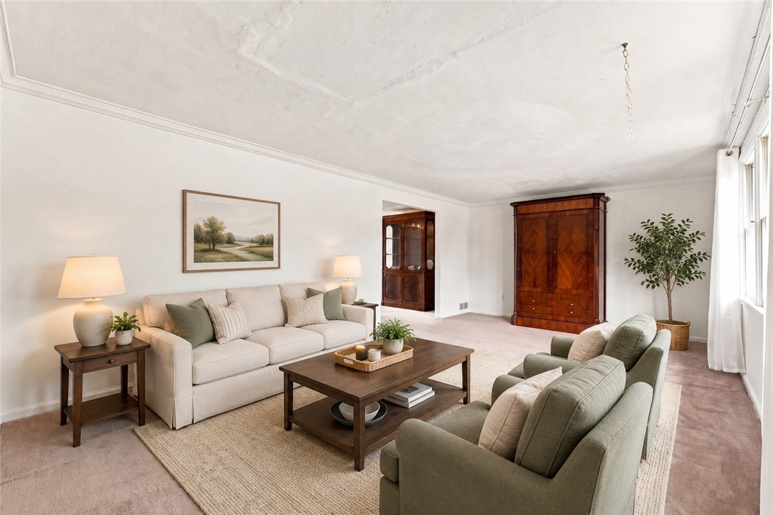 102 Greylock Dr
