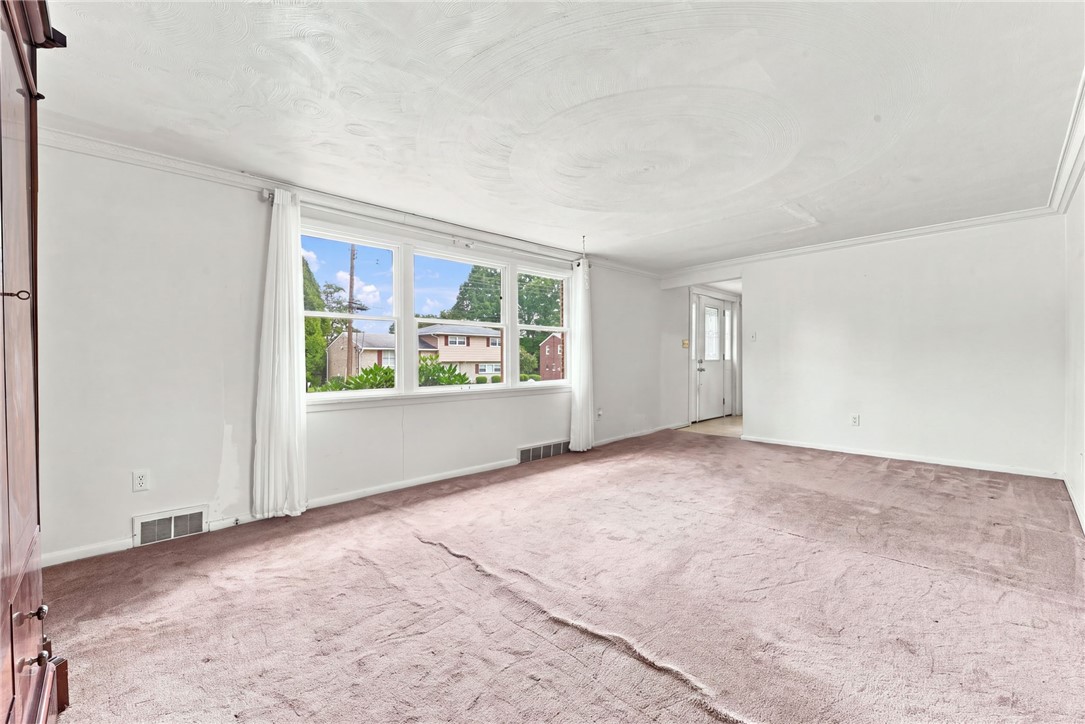 102 Greylock Dr