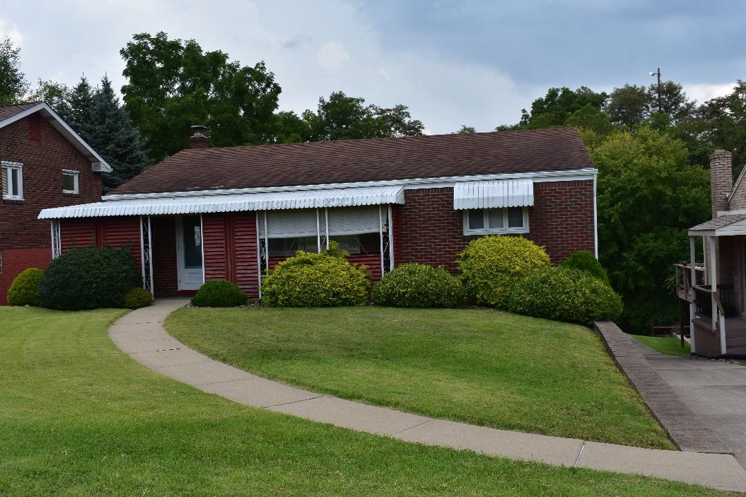 706 Lechner Ln