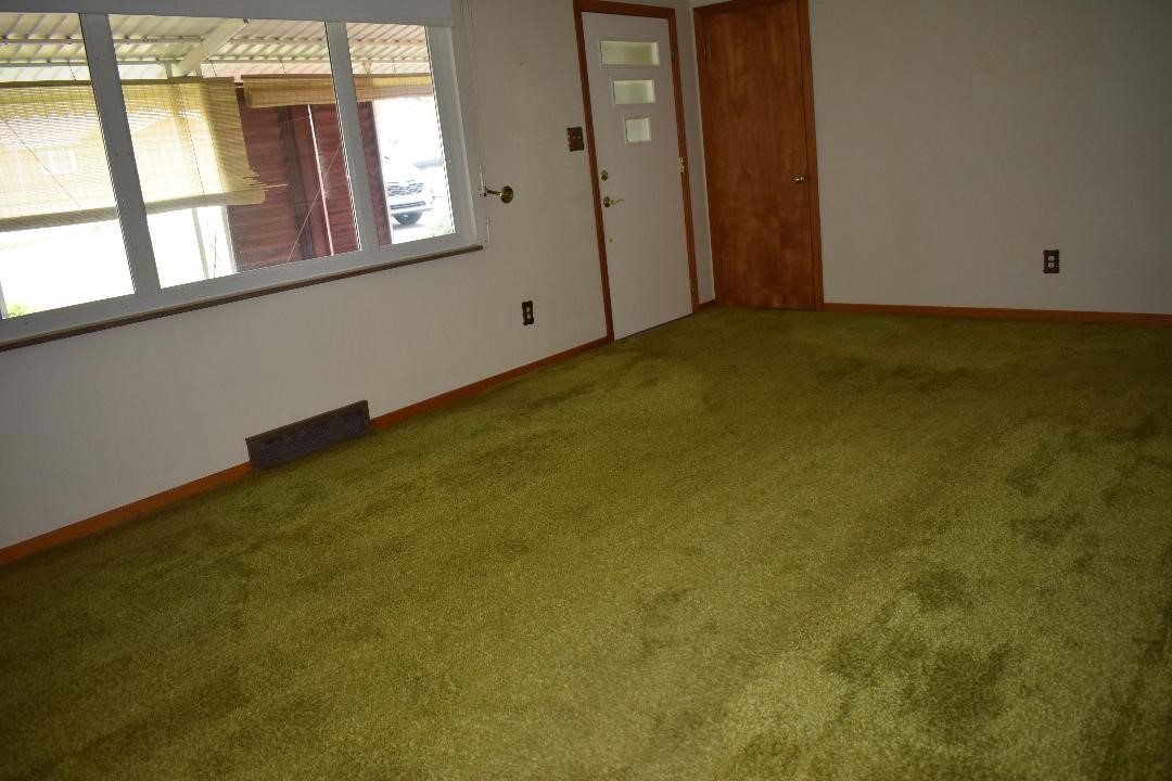 706 Lechner Ln