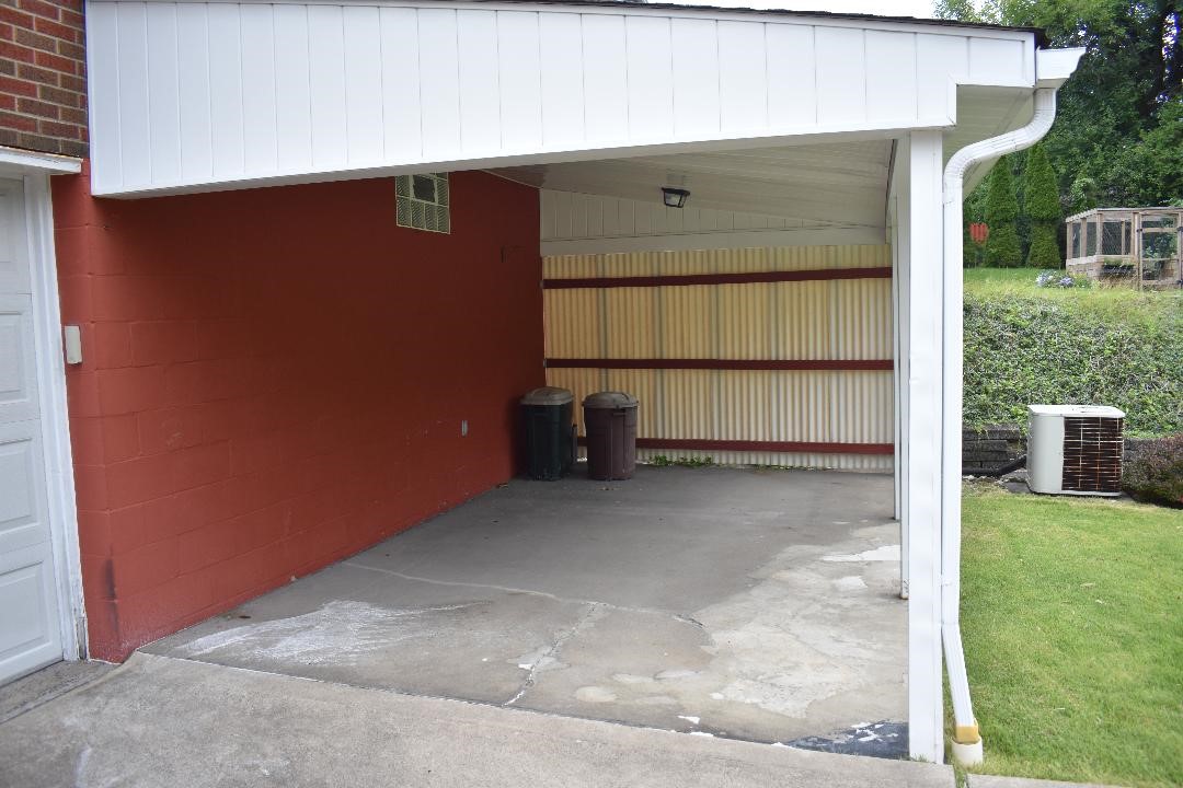 706 Lechner Ln