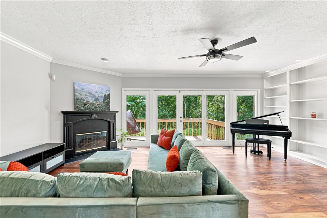 1606 Stone Mansion Dr