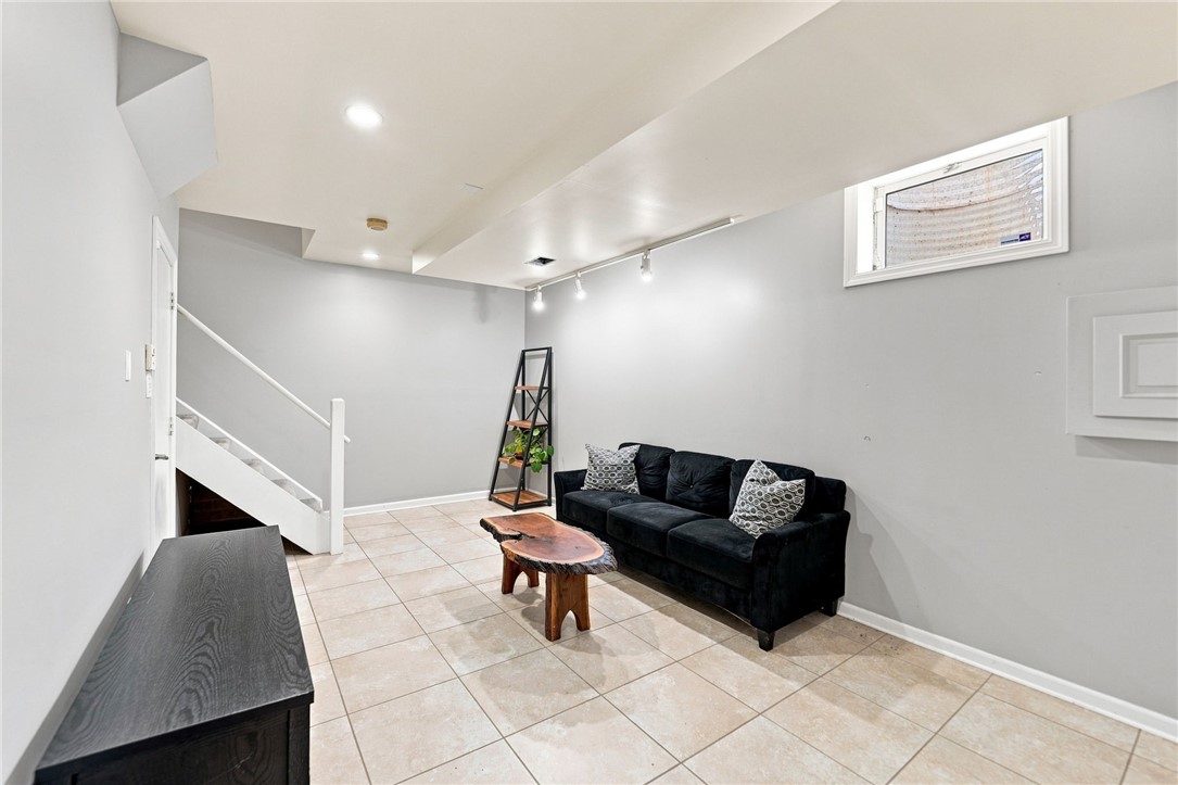 1606 Stone Mansion Dr