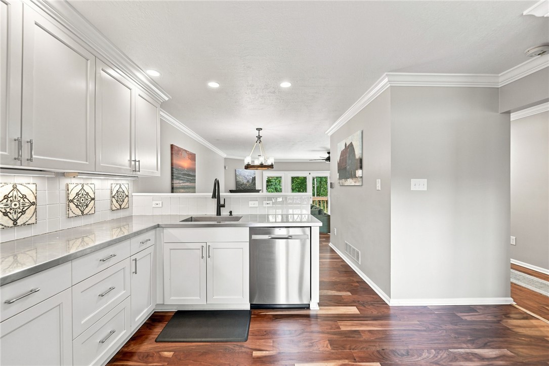 1606 Stone Mansion Dr