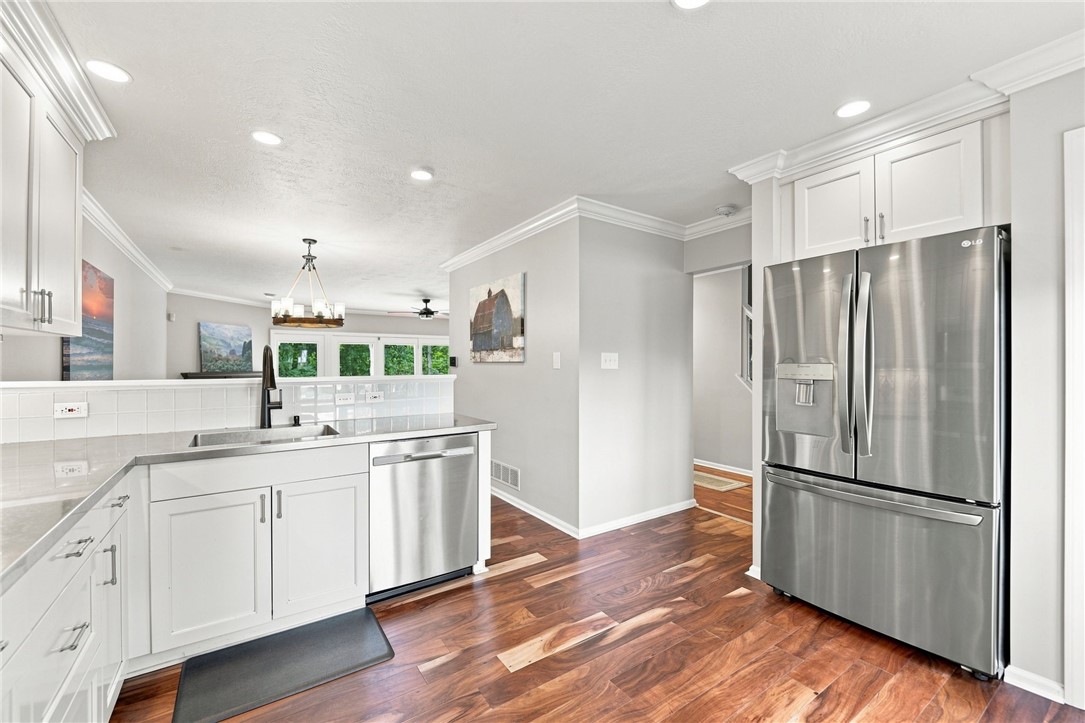 1606 Stone Mansion Dr