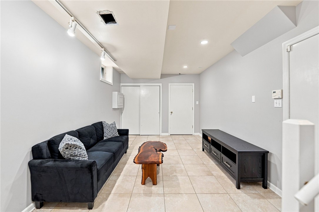 1606 Stone Mansion Dr