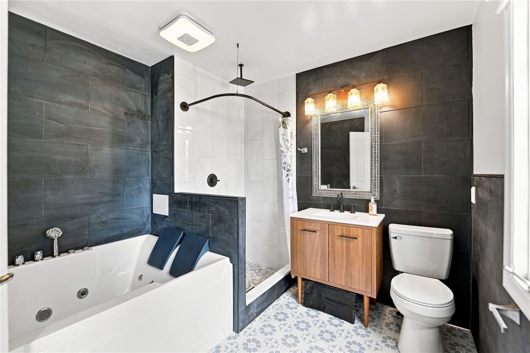1606 Stone Mansion Dr
