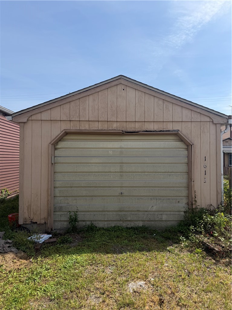 1613 4th Ave