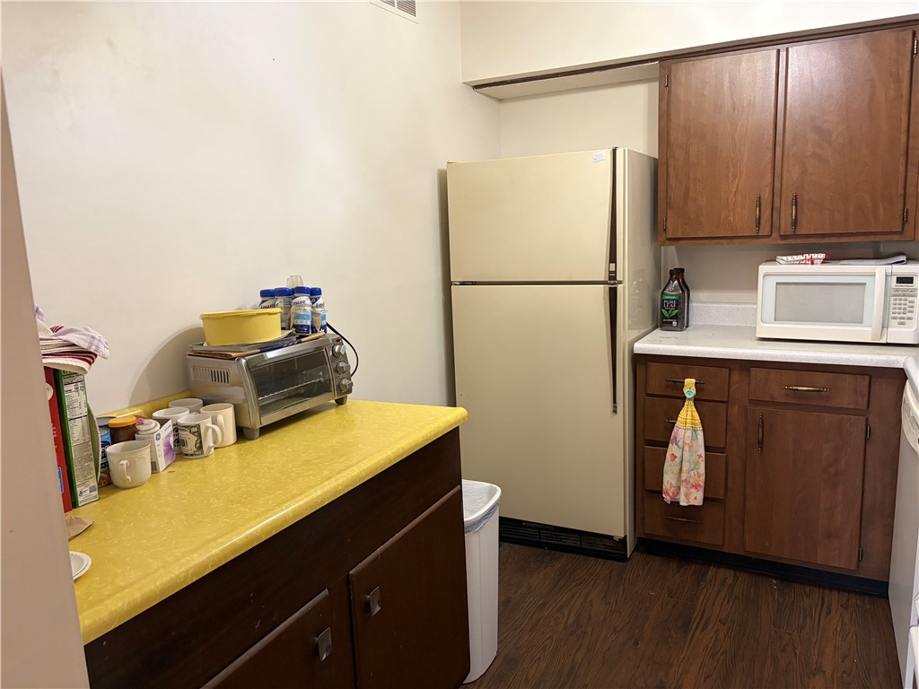 1326 6th Ave 204