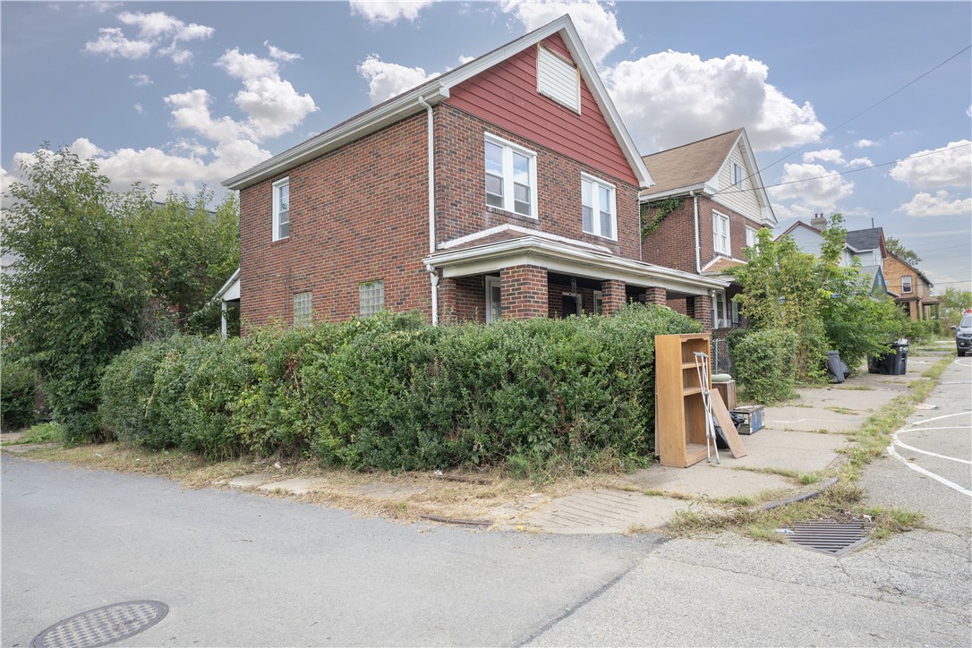 910 Edith St