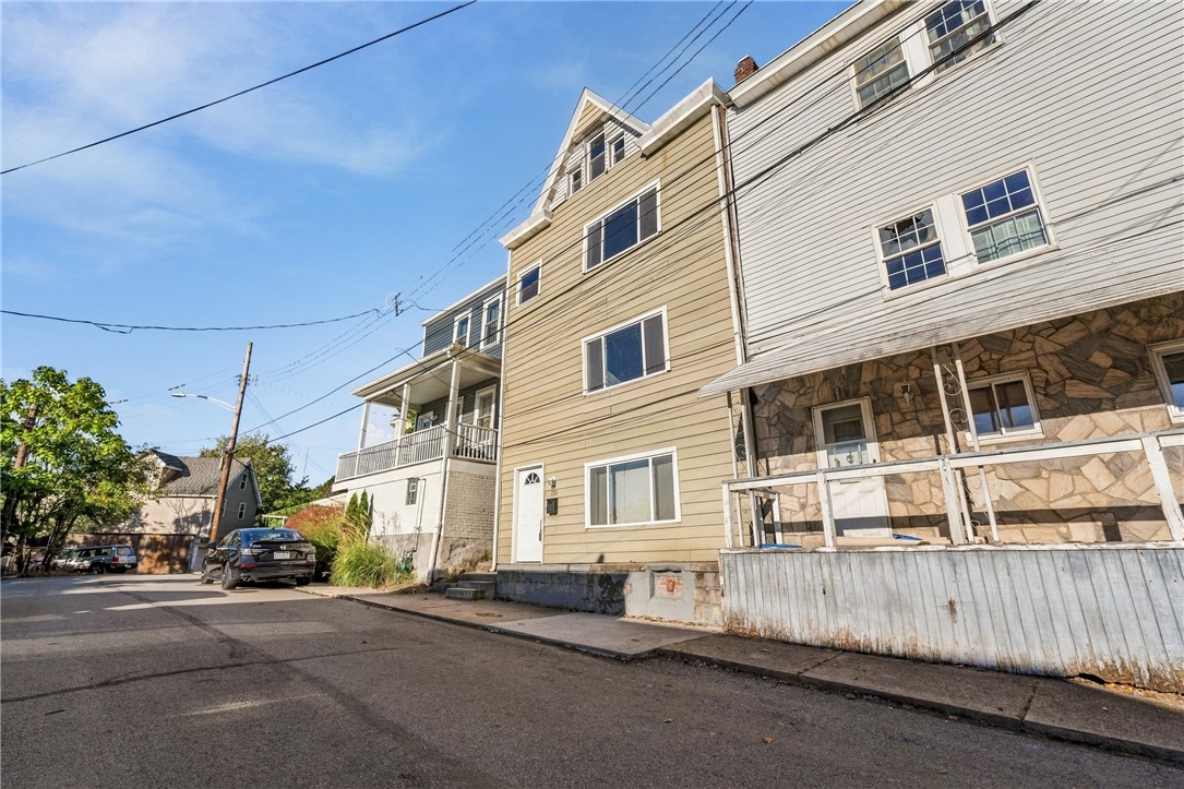 121 Lippert St