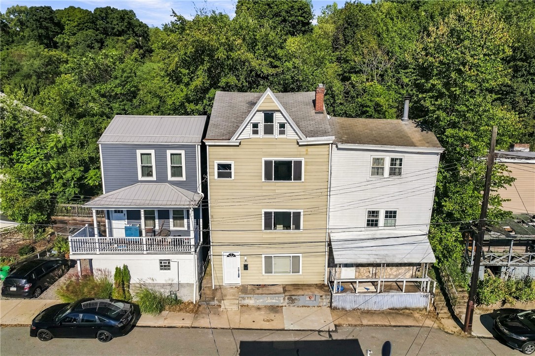 121 Lippert St