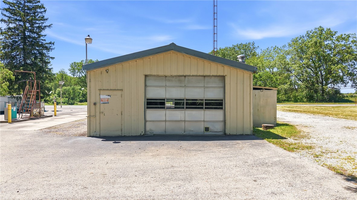 3433 Sharon Rd