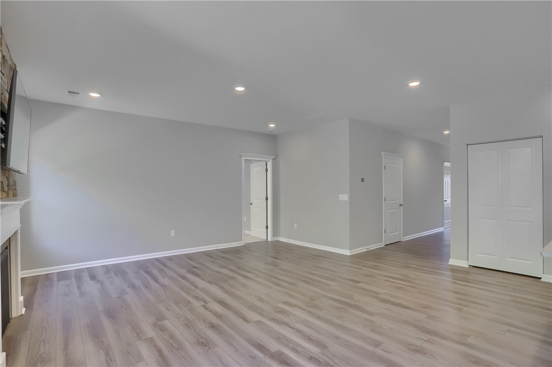 107 Deana Dr