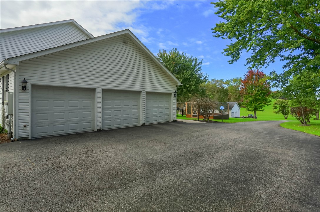 371 Hickernell Rd