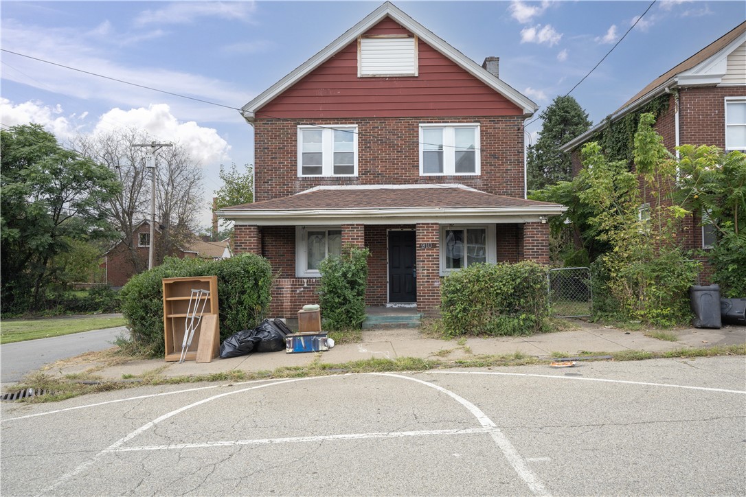 910 Edith St