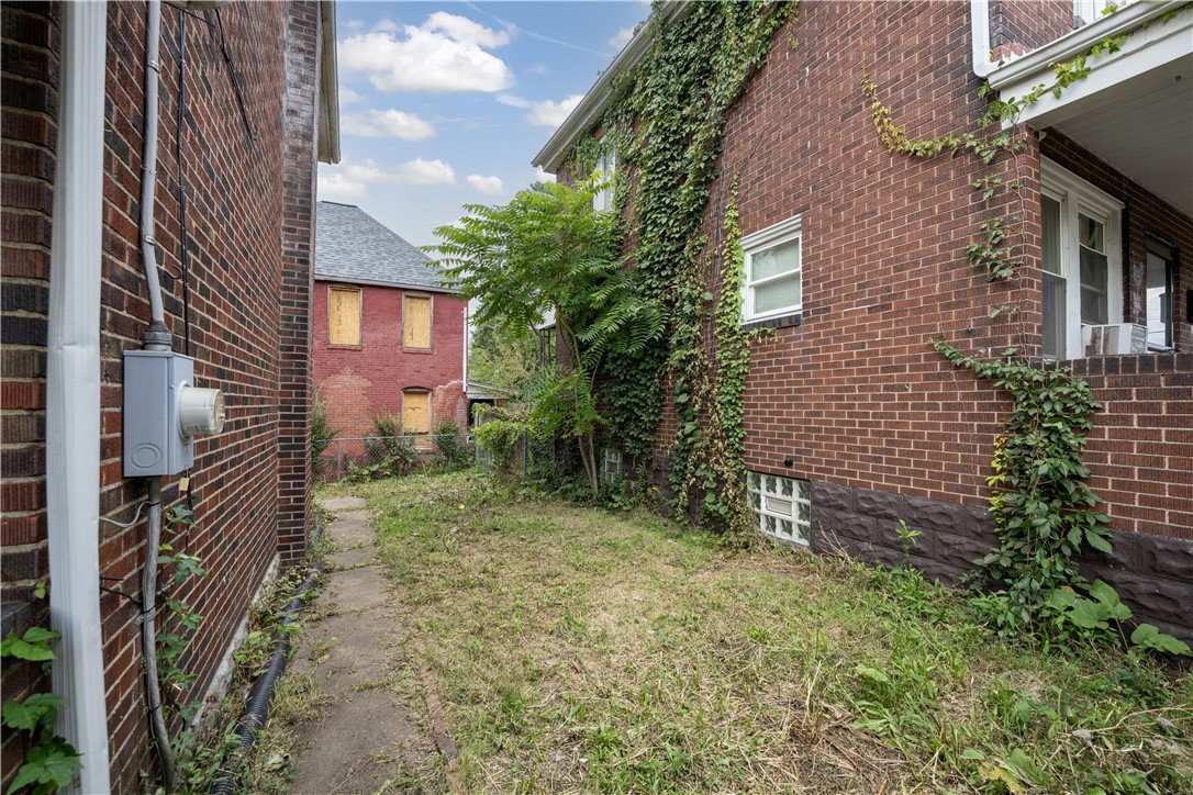 910 Edith St