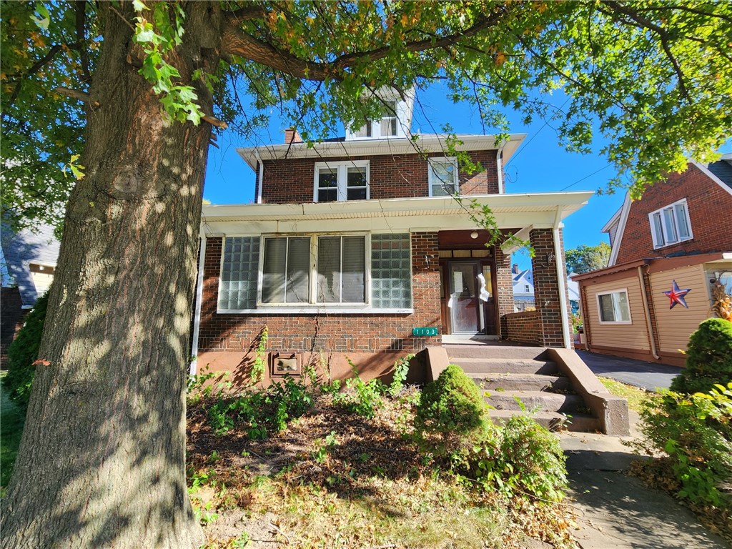 1103 Summit St