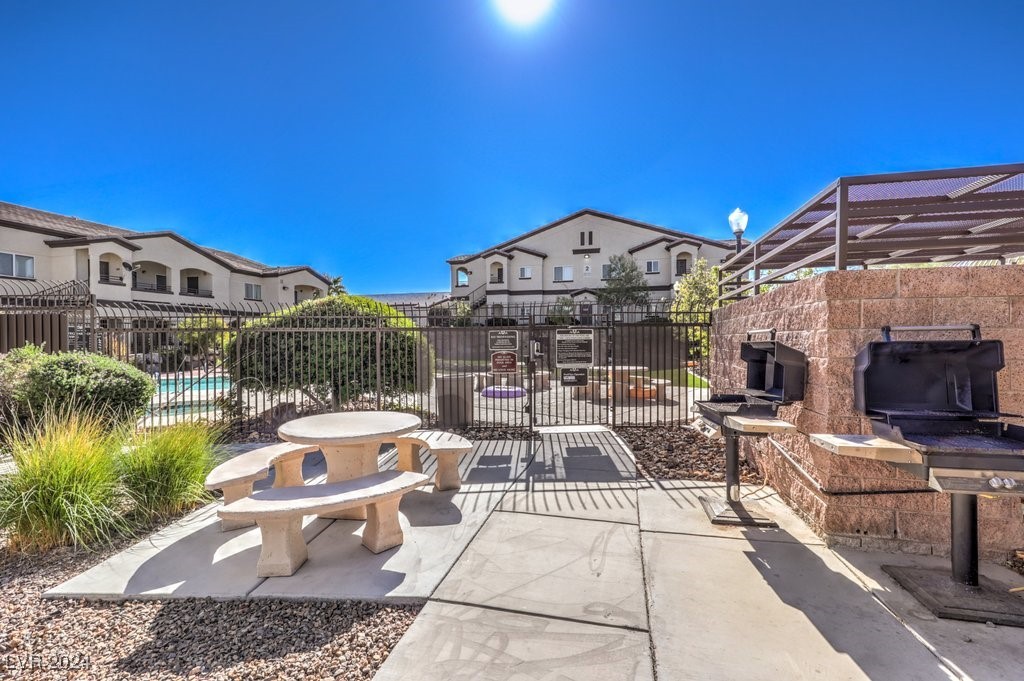 2291 West Horizon Ridge Parkway 13274