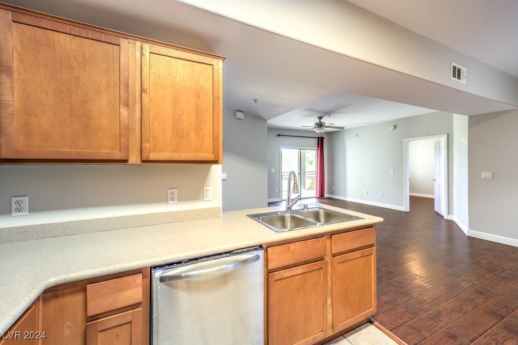 2291 West Horizon Ridge Parkway 13274