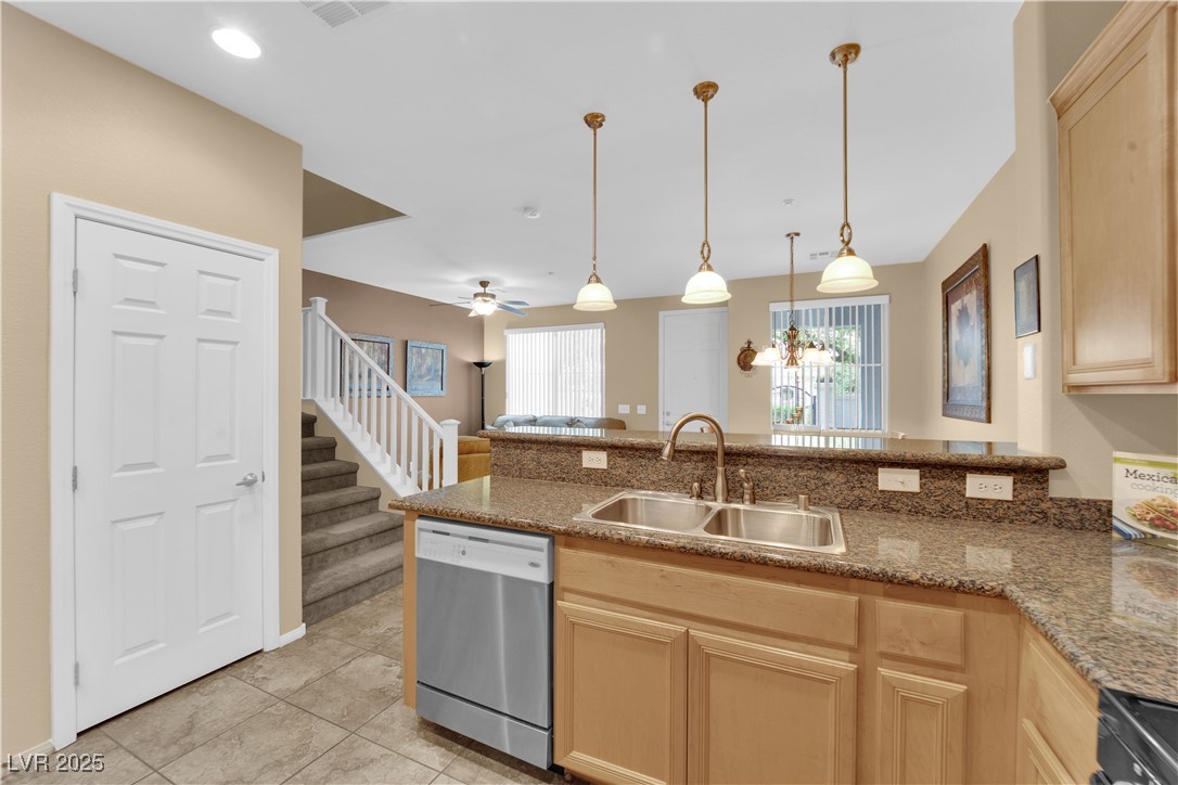 1525 Spiced Wine Avenue 10102