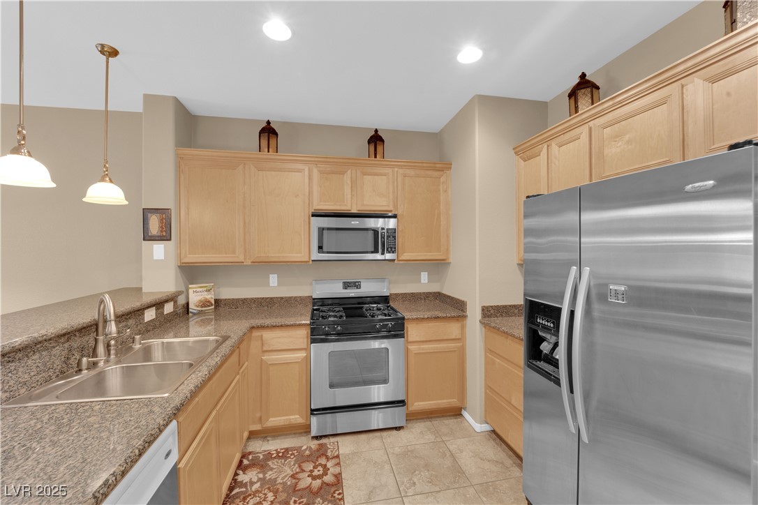 1525 Spiced Wine Avenue 10102