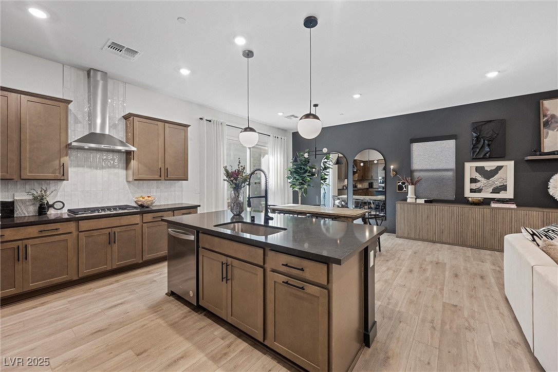1563 Rock Kestrel Street