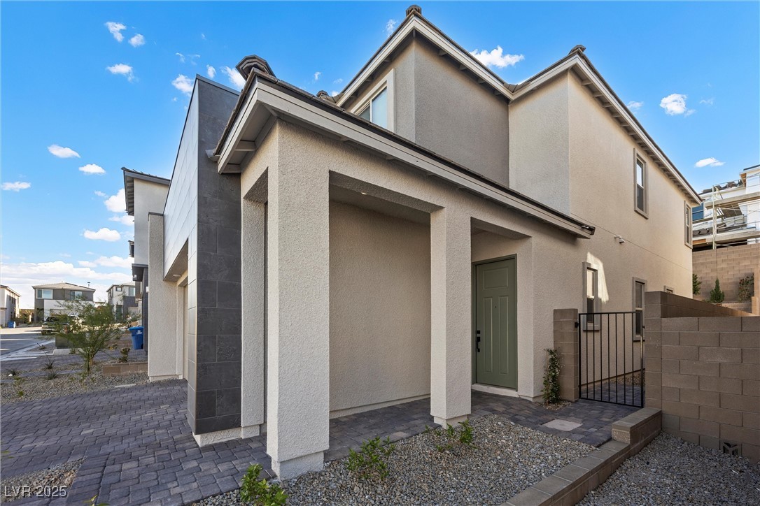 1563 Rock Kestrel Street