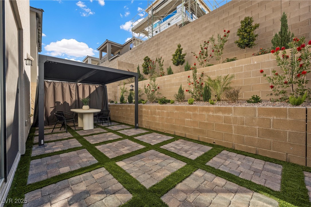 1563 Rock Kestrel Street