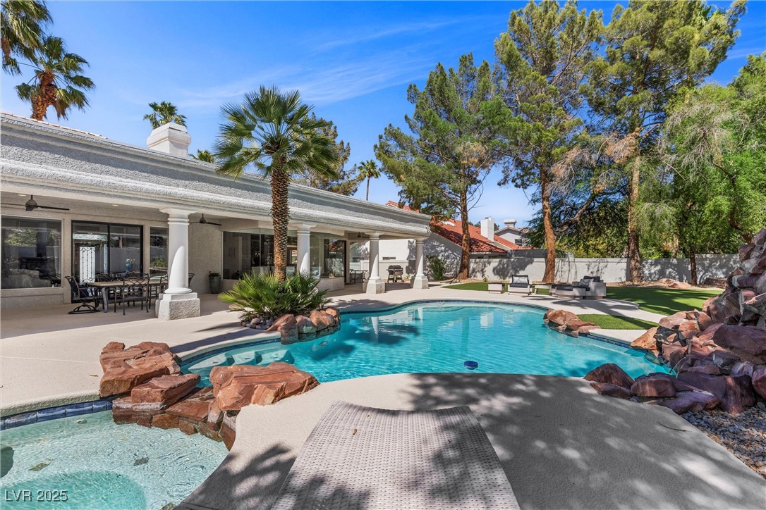 2268 Buckingham Court