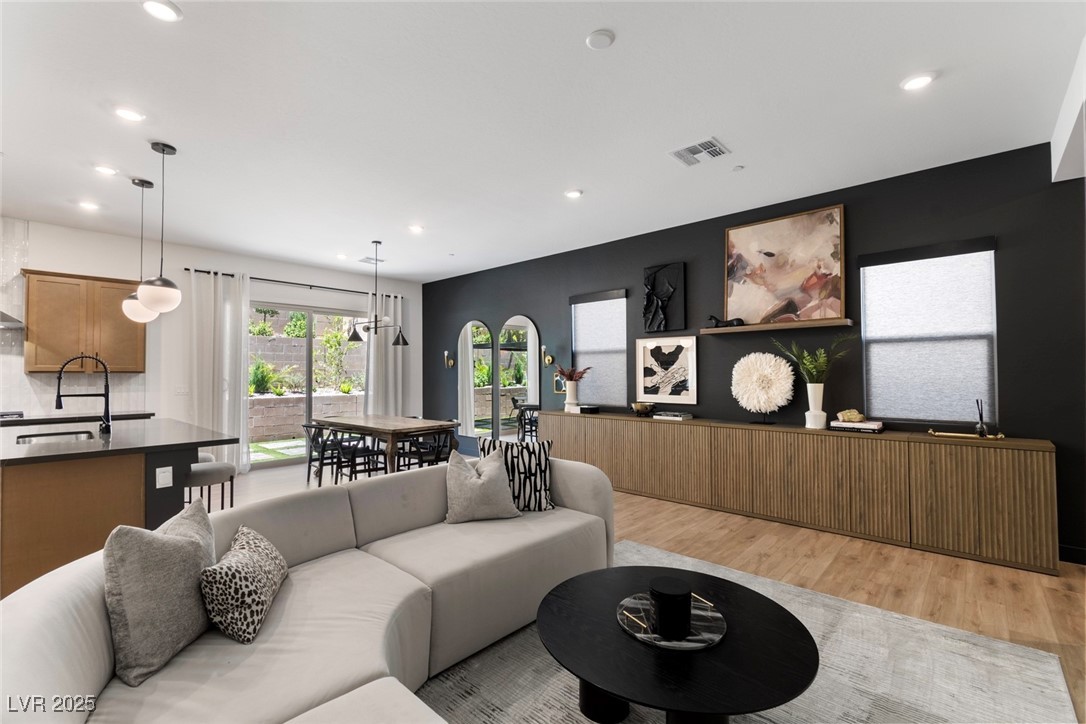 1563 Rock Kestrel Street