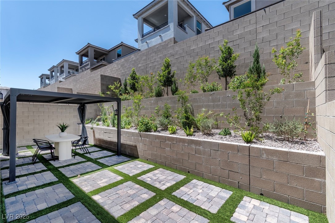 1563 Rock Kestrel Street