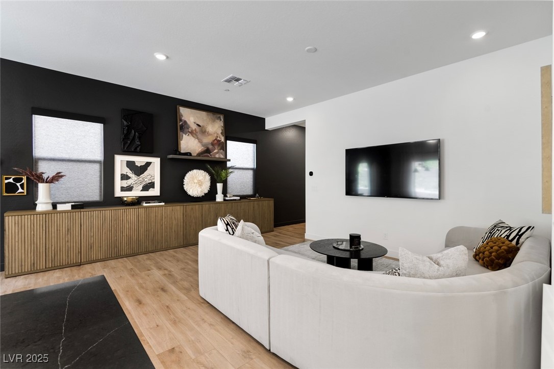 1563 Rock Kestrel Street