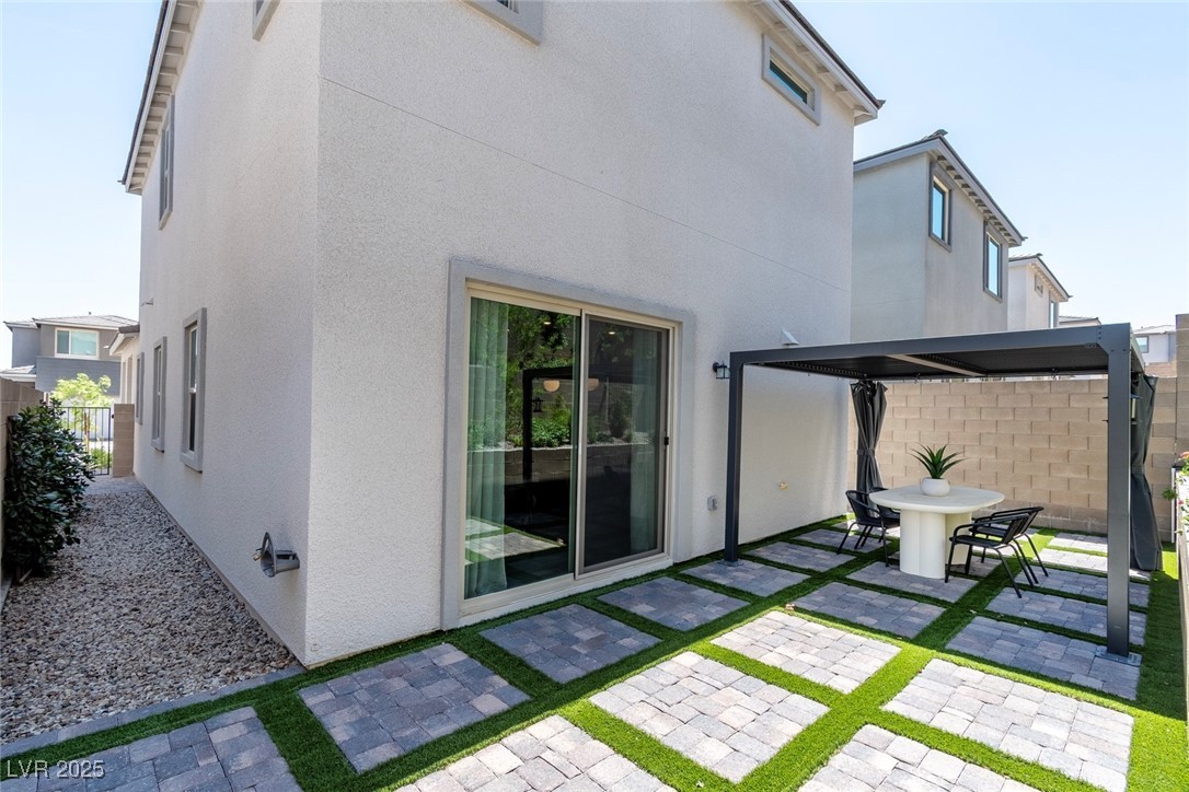 1563 Rock Kestrel Street