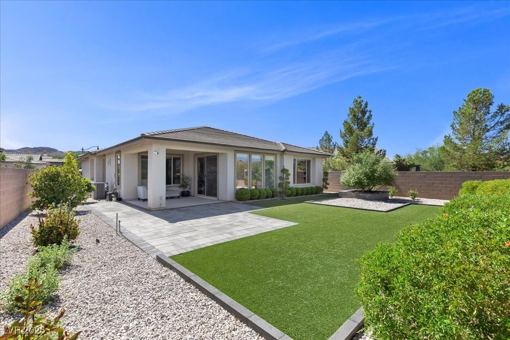 8 Lecco Lane