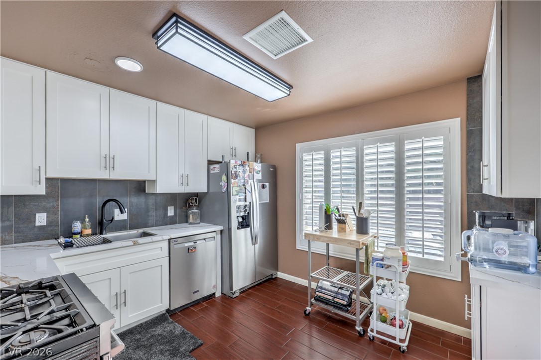 4760 Willow Crest Avenue