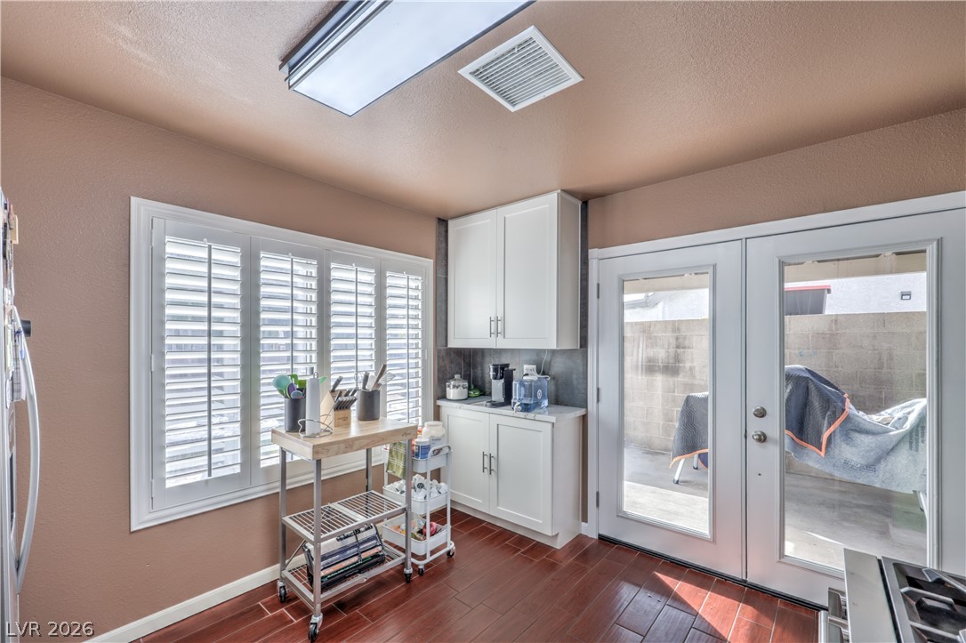 4760 Willow Crest Avenue