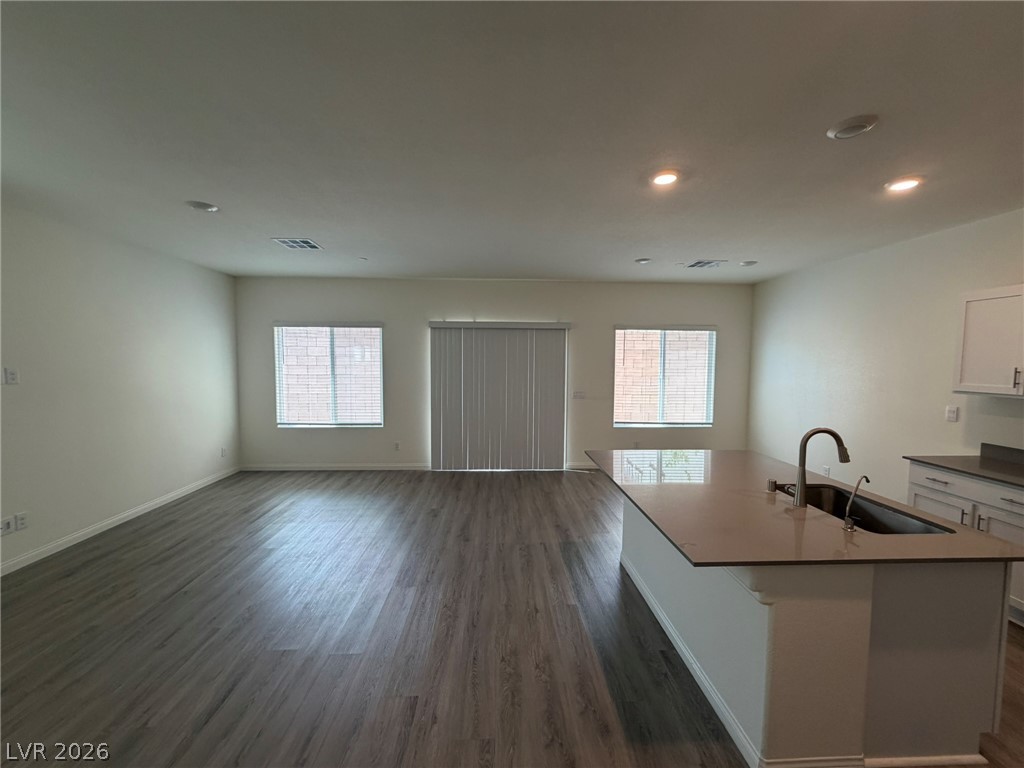 4707 Turquoise Cliffs Avenue