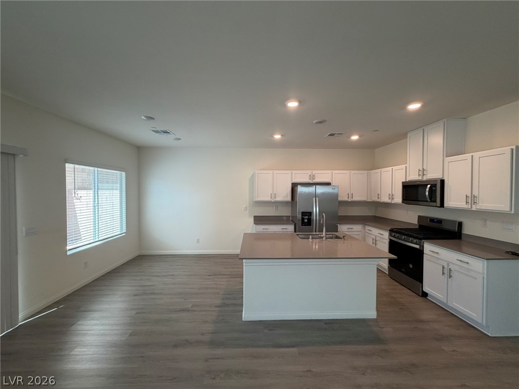 4707 Turquoise Cliffs Avenue