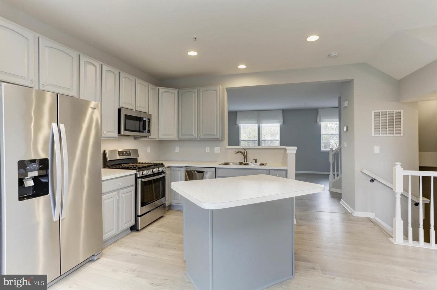1418 Pangbourne Way
